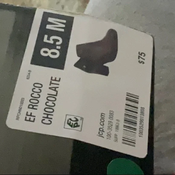 Casual Charm. Brand new, in box, East5th Chocolate ankle boot, 8.5M. Memory Foam - Picture 11 of 11